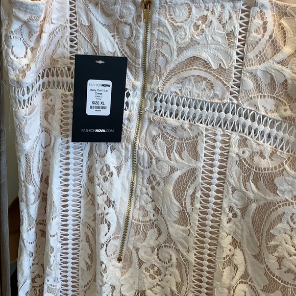 White dress - Picture 4 of 4